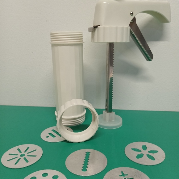 Cookie and Decorator cake set & Maker cookies 6 discs & 6 Nozzle vintage - Picture 5 of 8